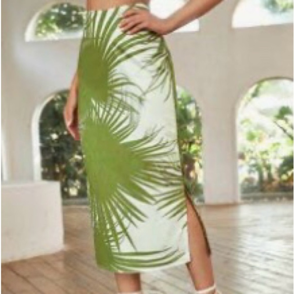 ***SOLD***New Beautiful skirt